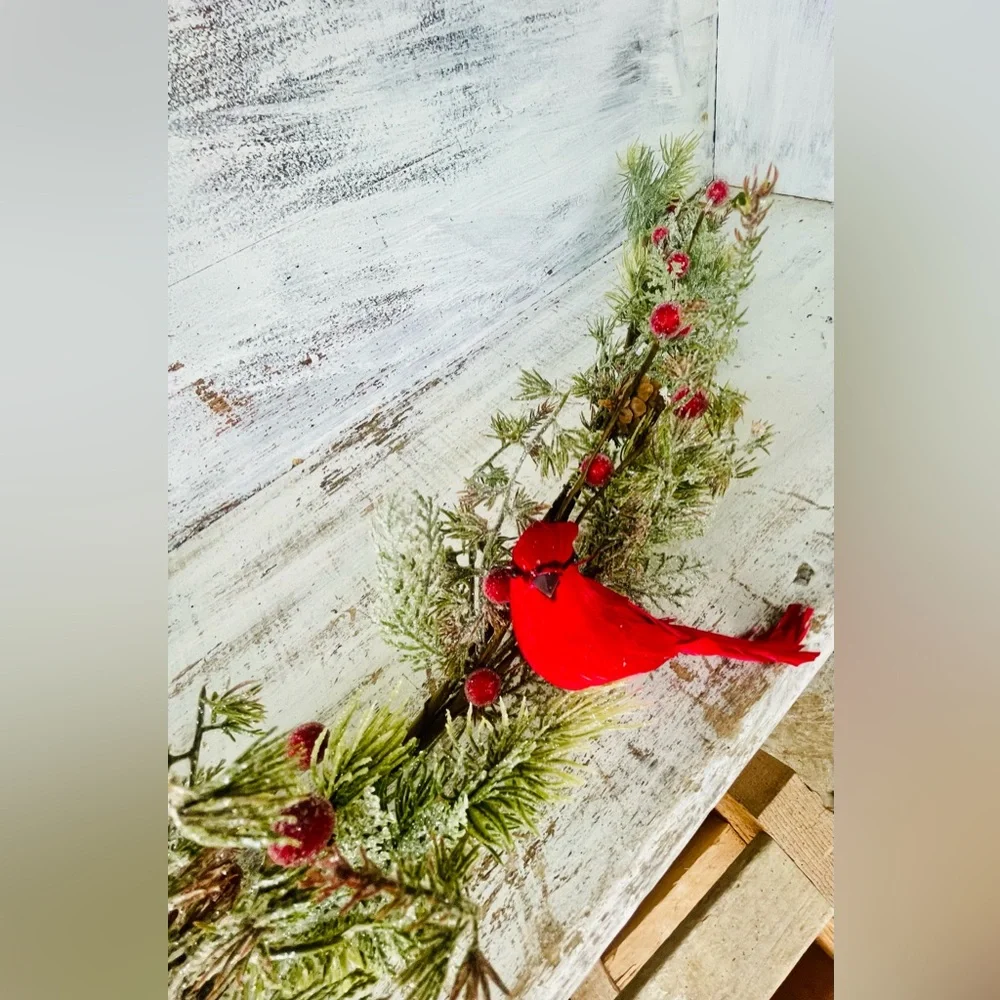 Icy Pine & Sugar Berry Cardinal Garland